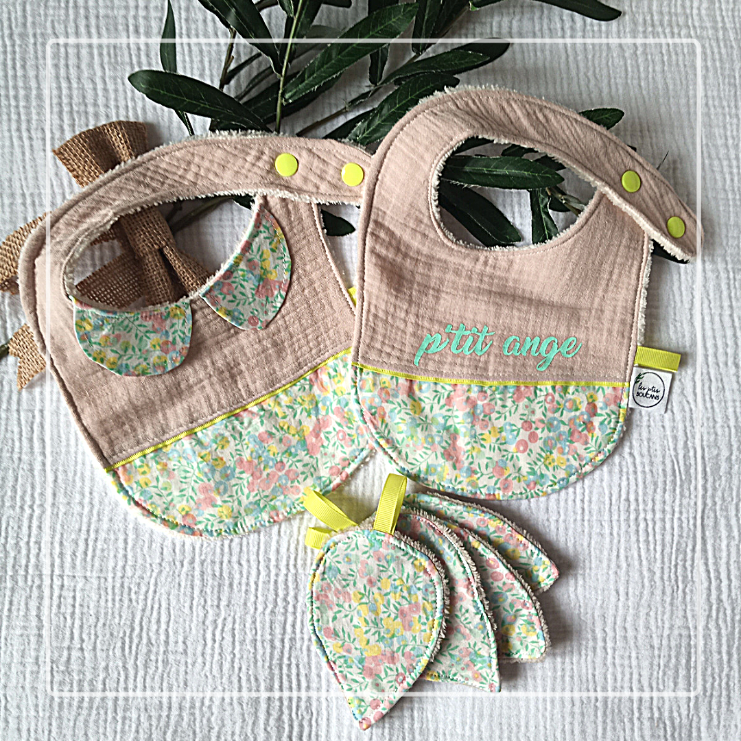 En stock - Mes 2 bavoirs naissance & ses lingettes D